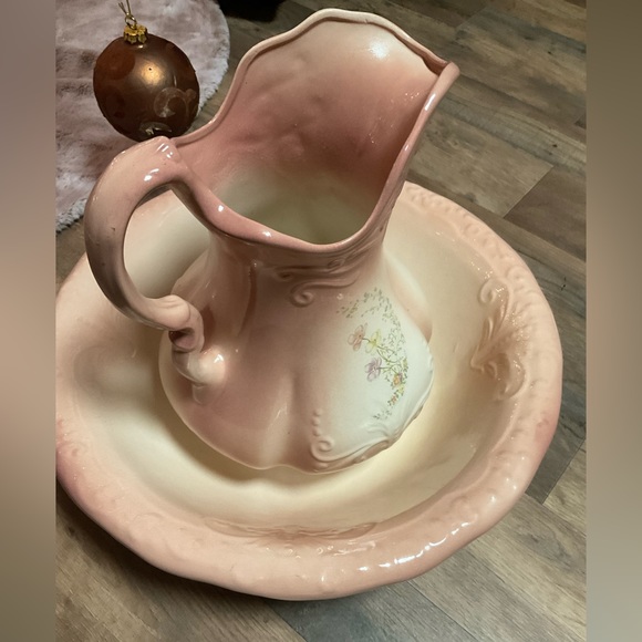 Pitcher & wash bowl 1940’s century mint condition